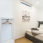Apartament First House