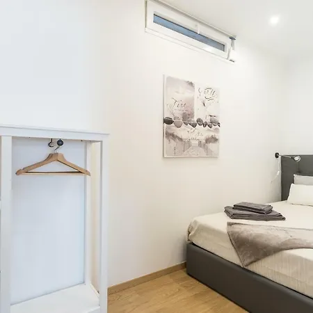 아파트 First House